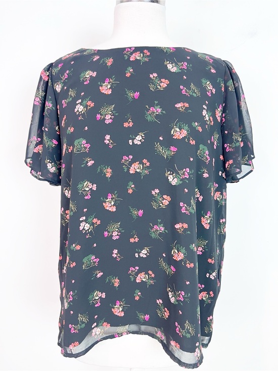 Vince Camuto Tops - VINCE CAMUTO BLACK SHORT FLUTTER SLEEVE PINK FLORAL PRINT BLOUSE SZ LARGE